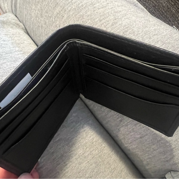 Tommy Hilfiger Double Billfold Black leather wallet - Picture 6 of 7